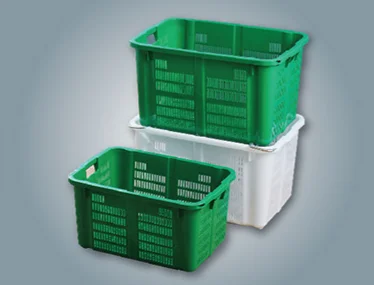 Cajas verdes y blancas apiladas