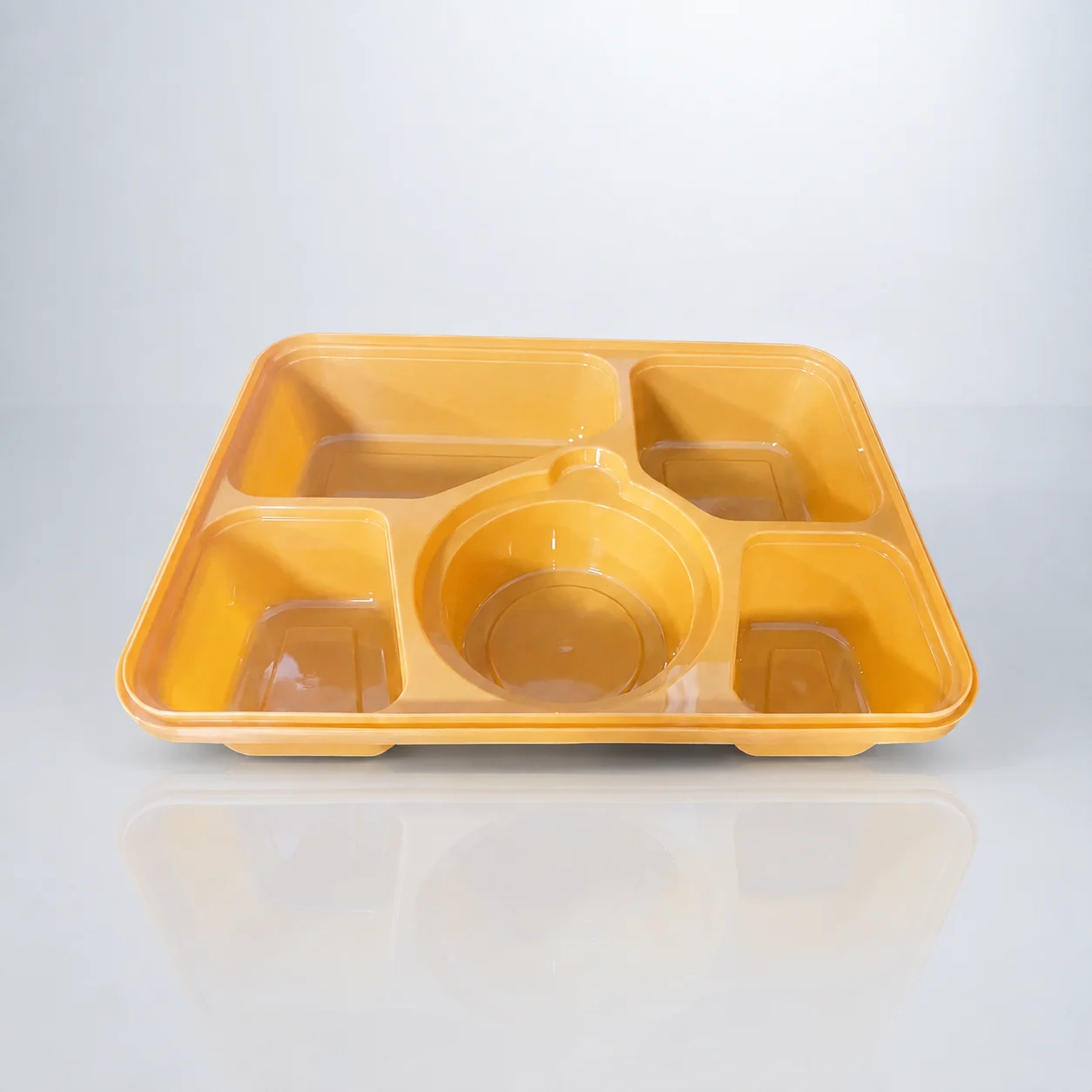 Five-compartment injection-molded food tray