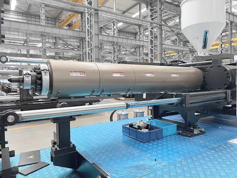 Linear guide structure on the HWAMDA PET injection unit